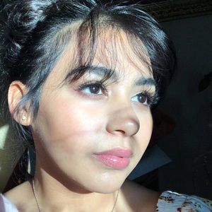 Meet your Posher, Eleni